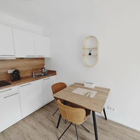 Апартаменты Ticasa Boho - Zentral-Outlet-Balkon-Parkplatz-Smarttv-Unique Метцинген Экстерьер фото